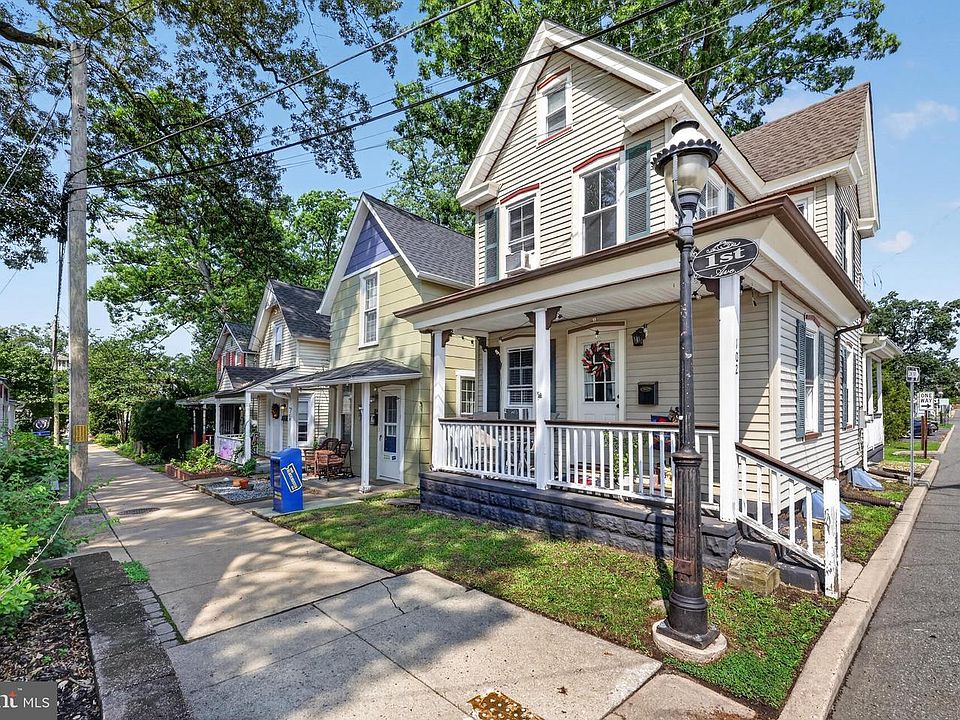 1st image of 102 1st Ave