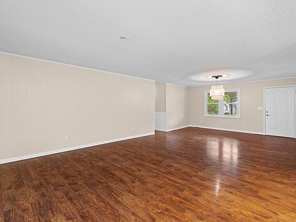 4th image of 2761 Grapevine Rd