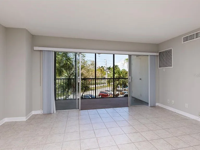10355 Paradise Blvd #103 — Photo 15