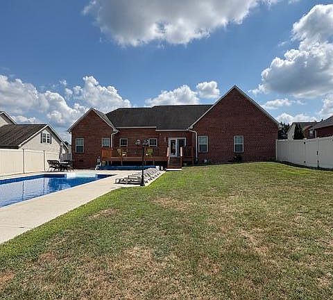 5th image of 412 Amberland Ln