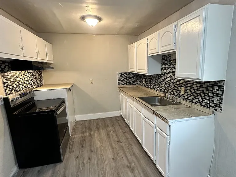 635 W 26th St — Photo 3