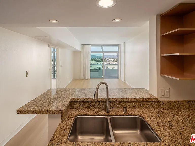 13700 Marina Pointe Dr #721 — Photo 6