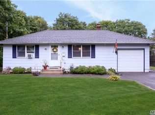 9 Beatrice Ct, Patchogue, NY 11772