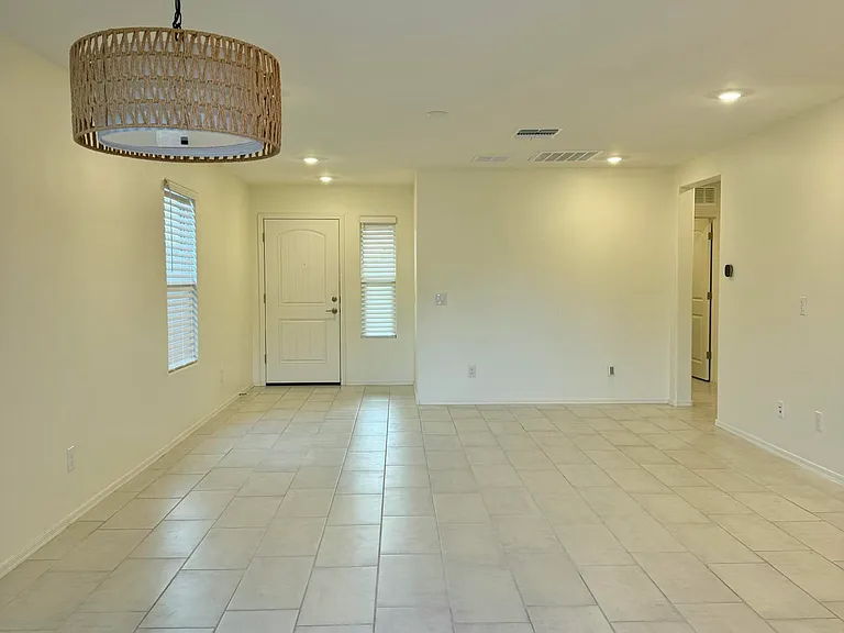10518 W Harrigan Dr — Photo 7