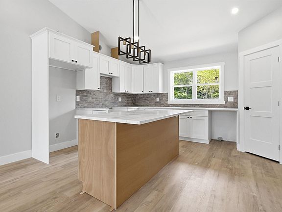 4th image of 140 Lake Loon Rd