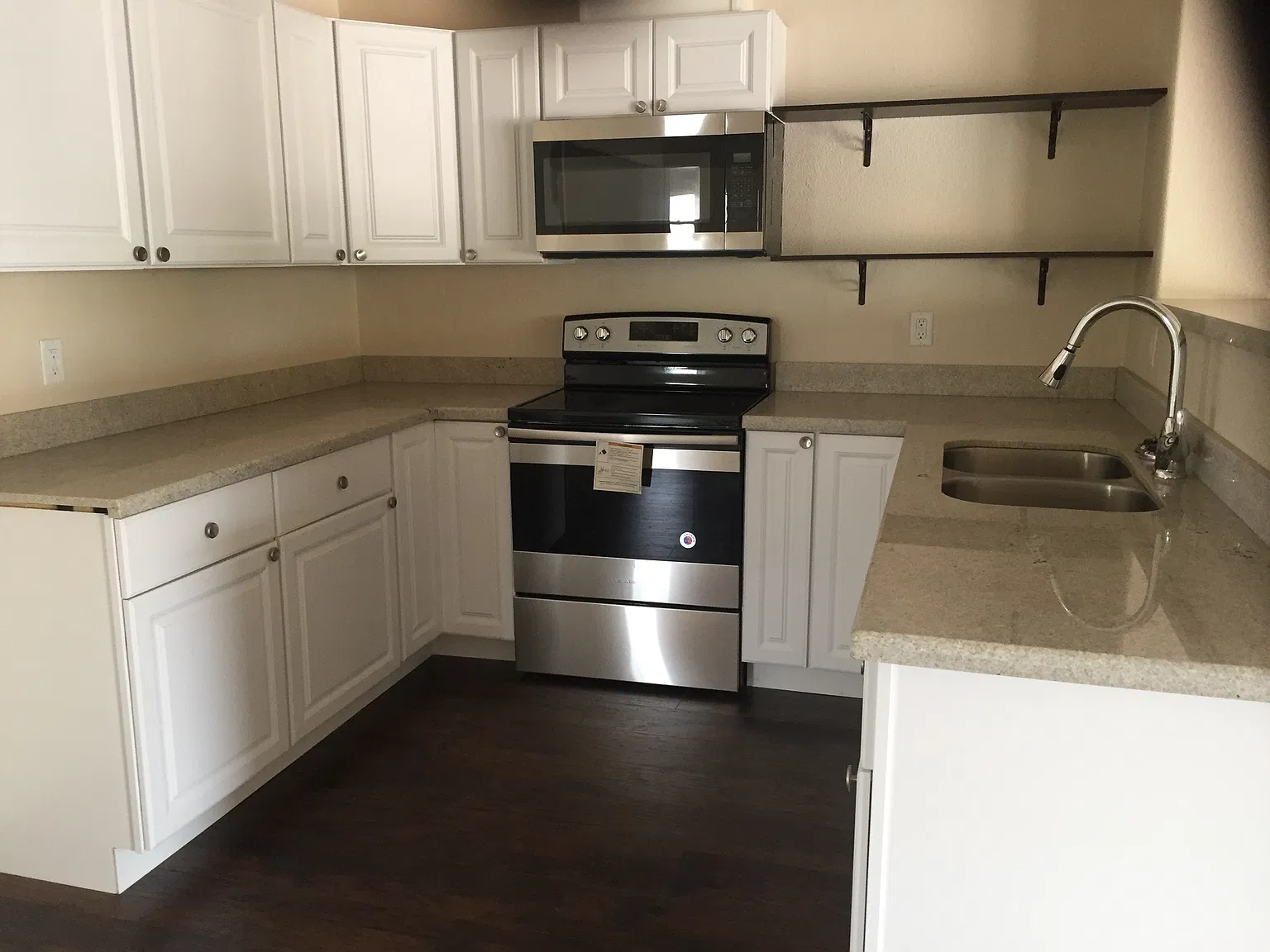 4 bed, 1600 sqft, $1,700 — Photo 3
