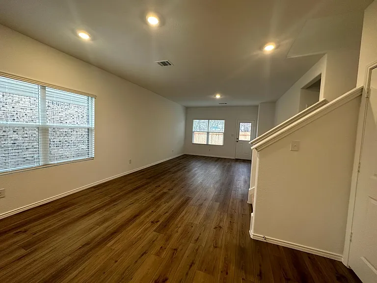 361 Sonterra Dr — Photo 12