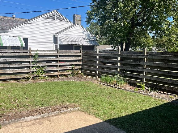 5th image of 501 W Pleasant St