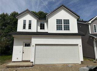 1136 Hayes Ave, Willoughby, OH 44094