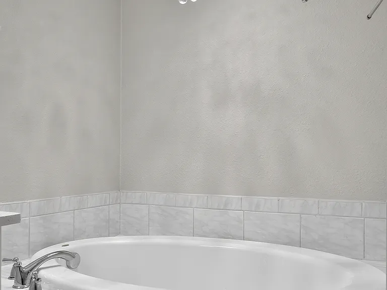 2606 Encina — Photo 22