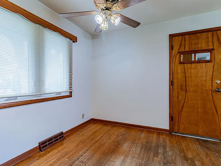 2106 Campbell Dr — Photo 10