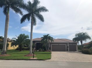 2231 Grove Dr, Naples, FL 34120