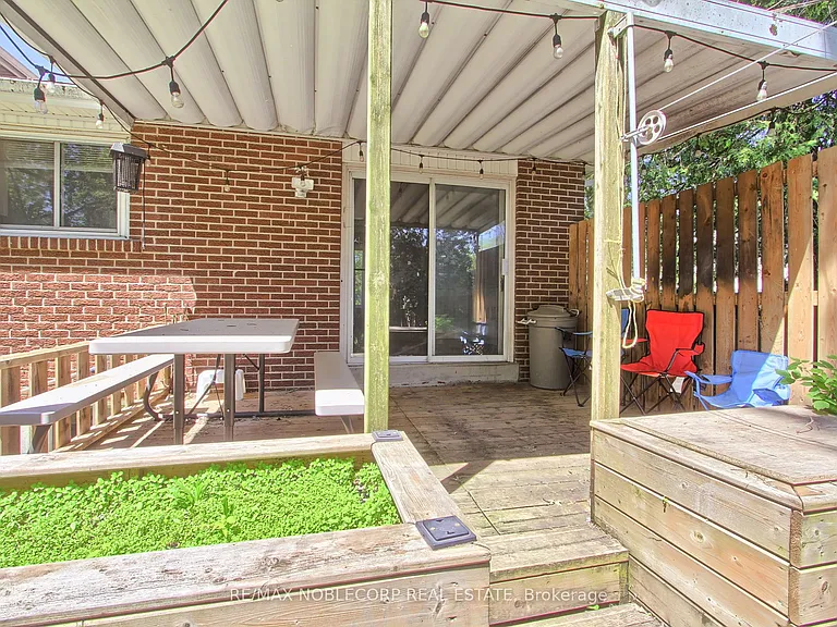 17 Larkdale Cres — Photo 38