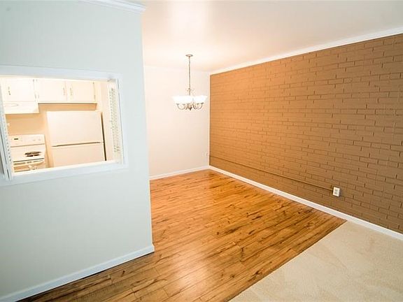 3rd image of 1016 Thornberry Dr