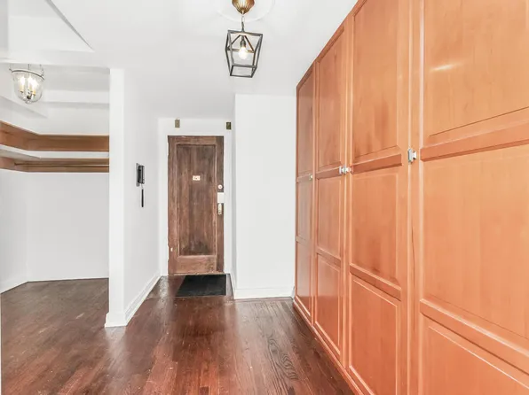 340 West 57th Street image 3 of 23