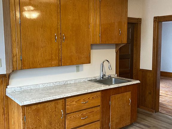 5th image of 2-185 Adams St #2