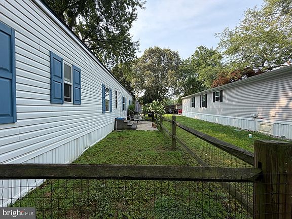 3rd image of 33515 Buttercup St