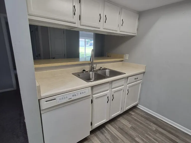 8749-8751 Shadycreek Dr — Photo 6