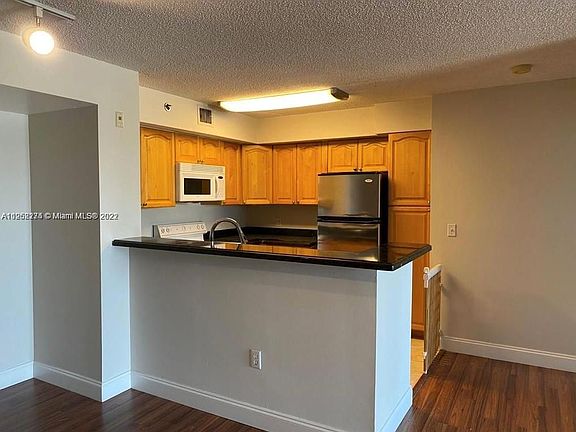 5th image of 19601 E Country Club Dr #7403