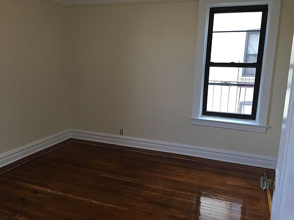 3rd image of 2553 34th St #11