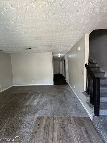 3 bed, 2.5 bath, $1,250 — Photo 1