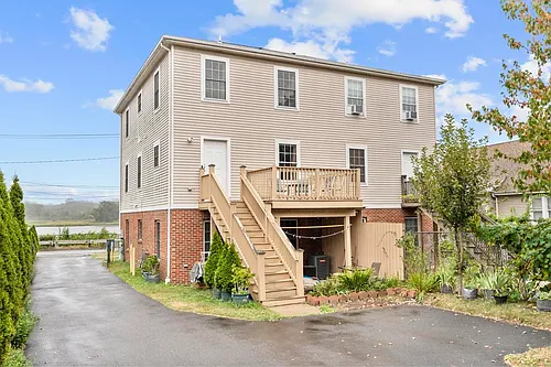 342 Front St #2 Photo 1