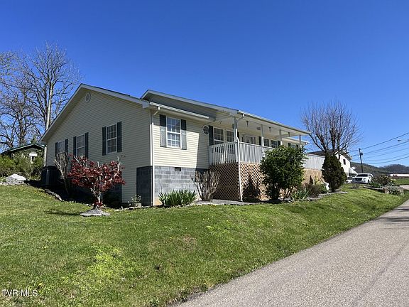 3rd image of 200 Doris Ave