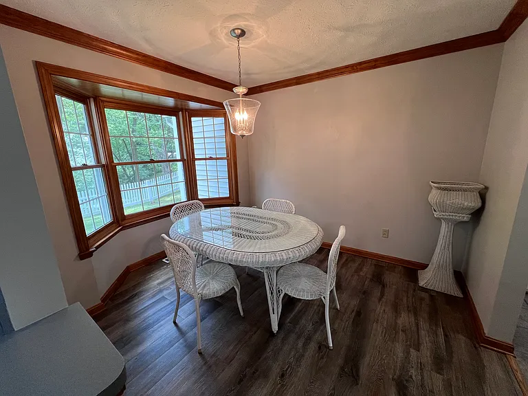 Quaint eat-in breakfast area off of kitchen.