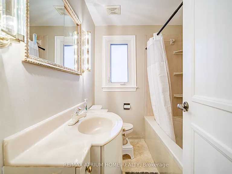 134 Fairglen Ave — Photo 28
