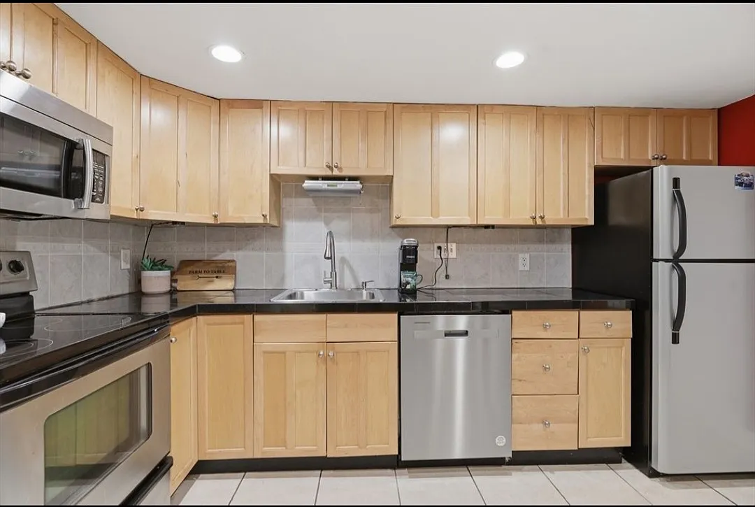 2 bed, 708 sqft, $2,100 — Photo 3