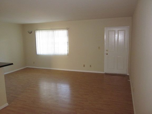 4th image of 13610 Moorpark St APT 104