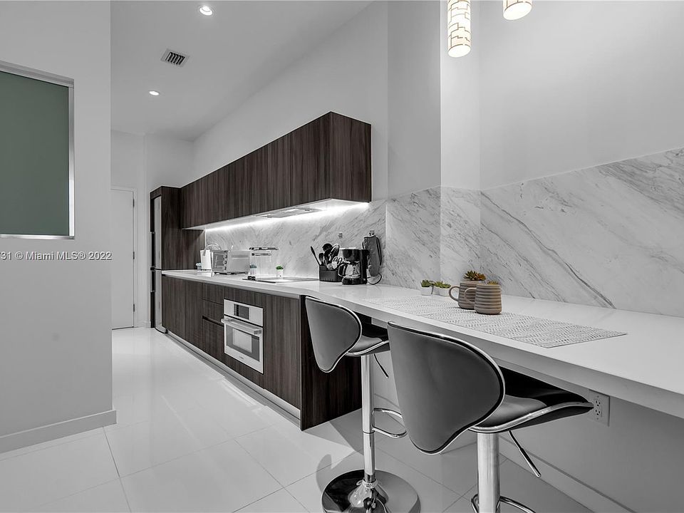 1st image of 851 NE 1st Ave #408P