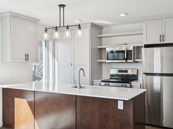 633 Van Buren St NE #206