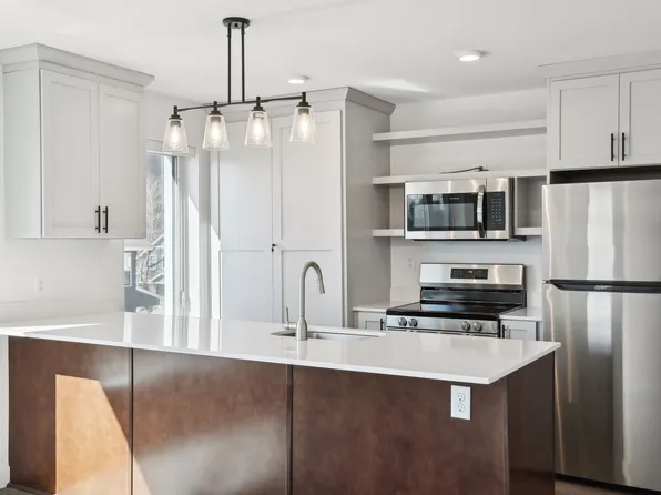 633 Van Buren St NE #206, Minneapolis, MN 55413