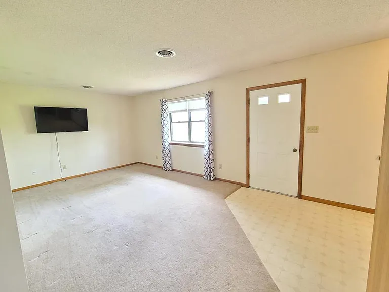 16924 Amstutz Rd — Photo 9