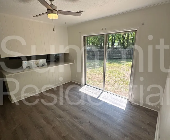503 Berkeley Dr — Photo 6