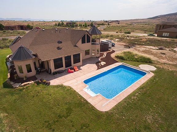 3rd image of 835 Slickrock Dr