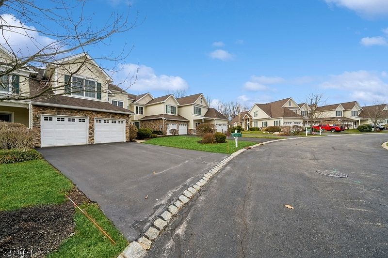 1st image of 48 Briar Ct