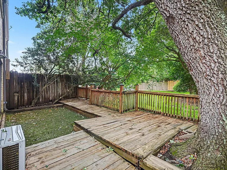 18242 Lakeside Ln — Photo 21