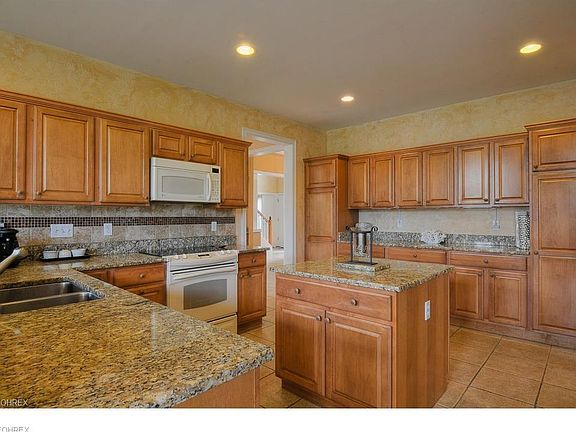 3rd image of 257 Alden Ln