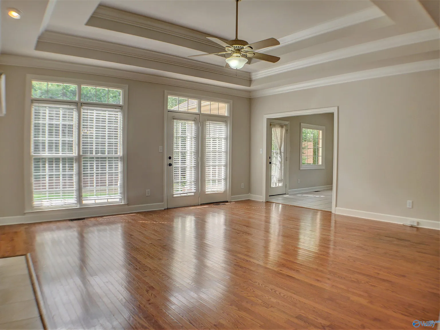 4 bed, 2.0 bath, 2440 sqft, $2,500 — Photo 4