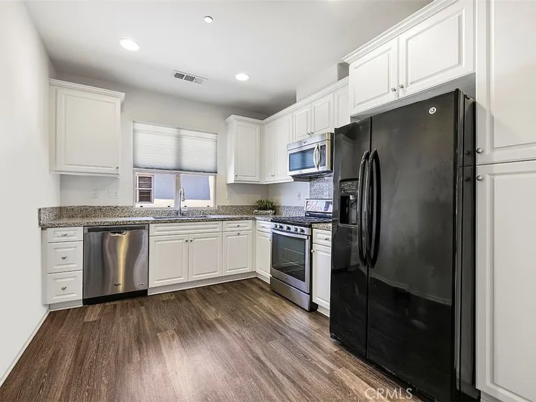 596 S Casita St — Photo 4