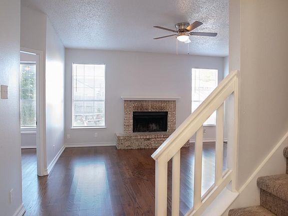 3rd image of 2808 Clovermeadow Dr