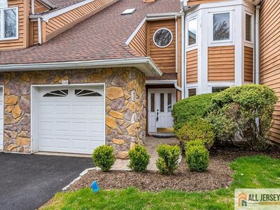 144 Coppertree Ct, Edison, NJ, 08820