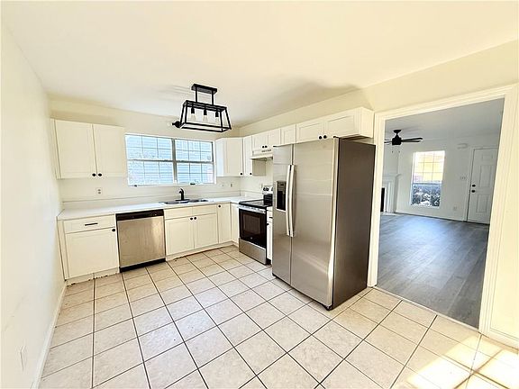 5th image of 2700 Woodward Rd