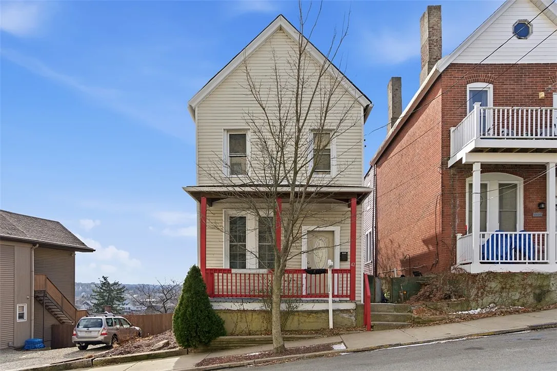 42 Cowan St photo 1
