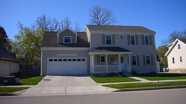 1st image of 215 3rd St
