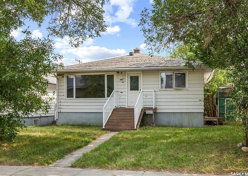 1st image of 403 17th AVENUE E