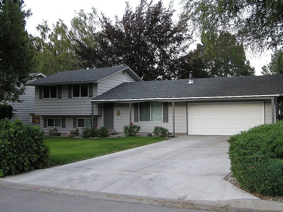 1st image of 1025 Gellatly St