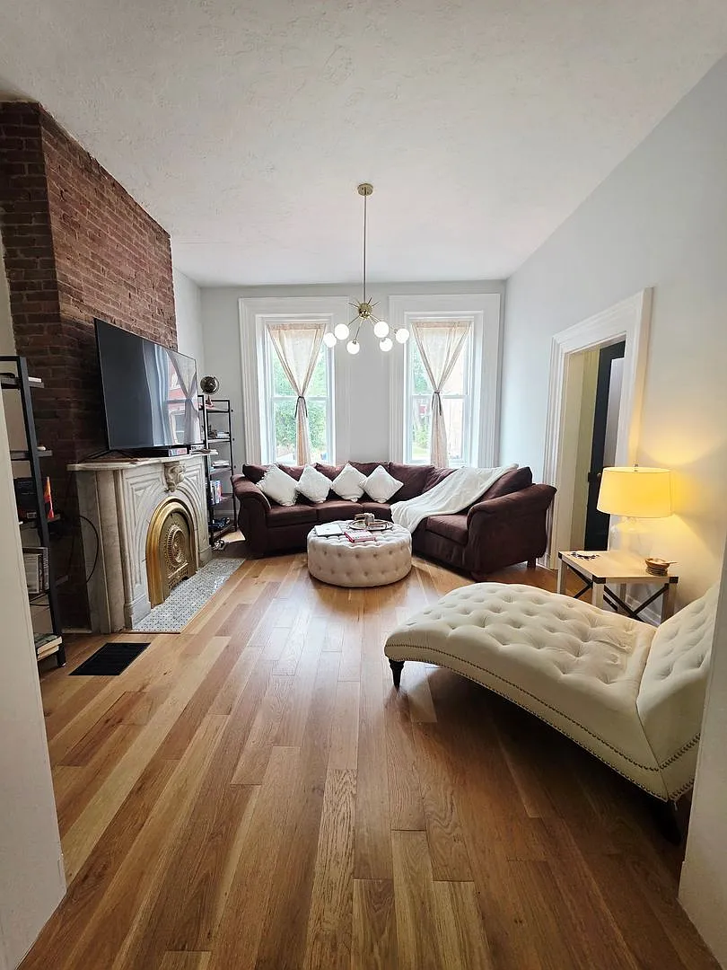 Renovated Manchester Gem with City Views & Modern Upgrades 3 beds 1.5 baths — Photo 3
